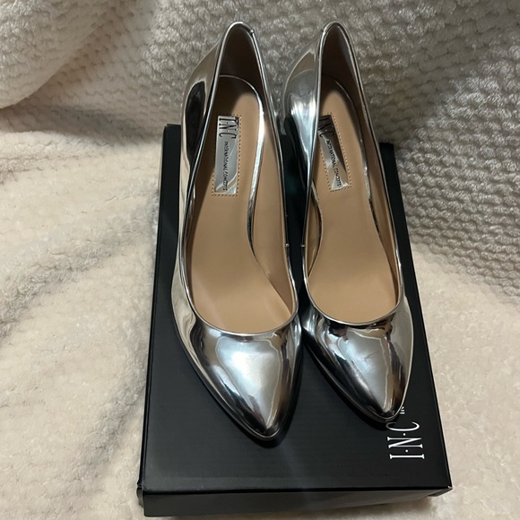 INC International Concepts Shoes - INC INTERNATIONAL CONCEPTS ZITAH PUMPS SIZE 8.5 METALLIC SILVER. NWT!